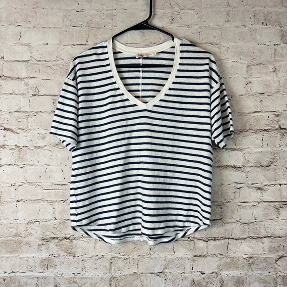 Faherty Womens Medium Linen V-Neck Tee Short Navy Blue White Stripe Short Sleeve - Picture 2 of 7